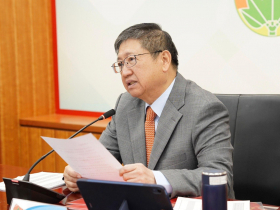 新竹縣長楊文科突遭檢調帶走、深夜50萬獲保...疑捲竹北「豐采520」天坑案，本人、縣府說話了